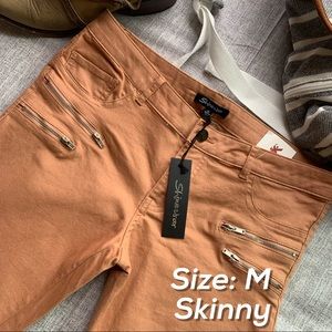 NWT Skinny Pants with Zipper Accents